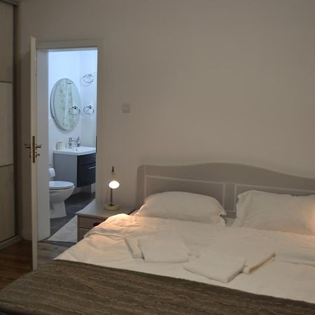 Victoria Plaza Two Bdr Apt Appartement Boekarest Buitenkant foto