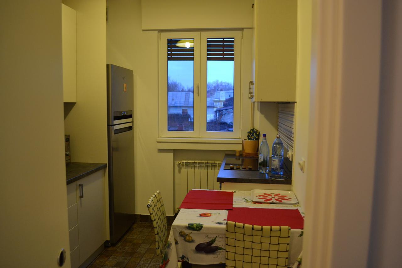 Victoria Plaza Two Bdr Apt Appartement Boekarest Buitenkant foto