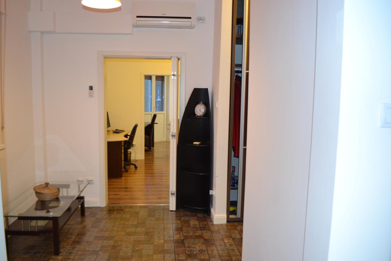 Victoria Plaza Two Bdr Apt Appartement Boekarest Buitenkant foto