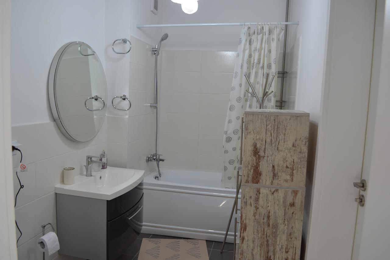 Victoria Plaza Two Bdr Apt Appartement Boekarest Buitenkant foto